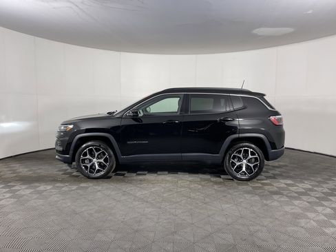 Used 2024 Jeep Compass Limited image 3