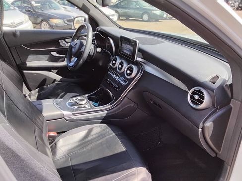 Used 2018 Mercedes-Benz GLC 300 4MATIC image 16