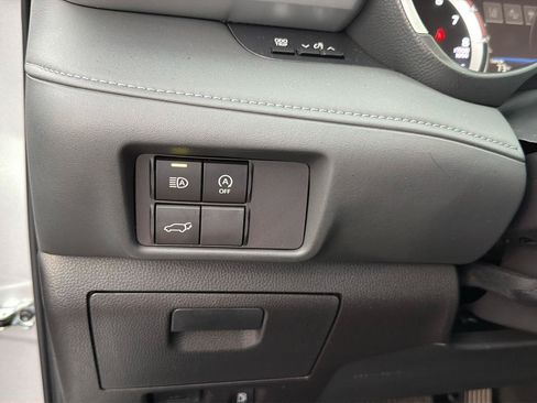 Certified 2025 Toyota Highlander XLE FWD image 20