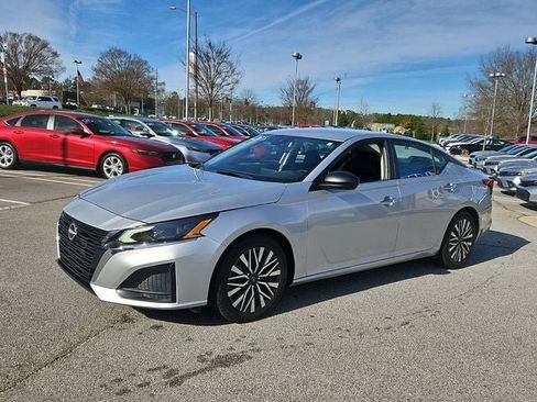 Used 2024 Nissan Altima 2.5 SV image 4