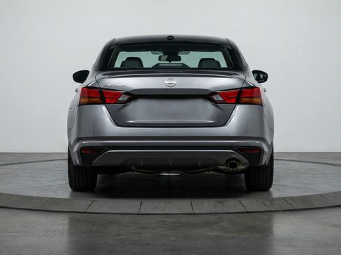 Used 2025 Nissan Altima 2.5 SV image 7