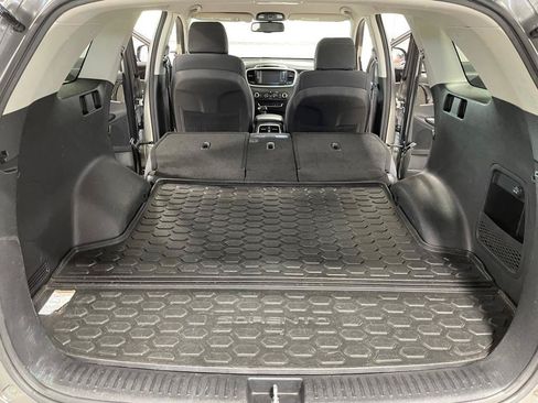Used 2017 Kia Sorento FWD w/ LX Convenience Package image 17