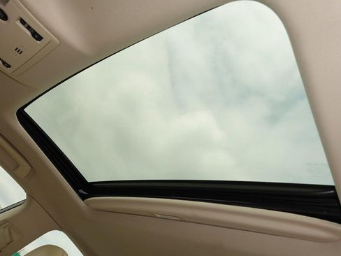 Used 2014 Lexus ES 300h w/ Luxury Package w/Bamboo Trim FWD image 17