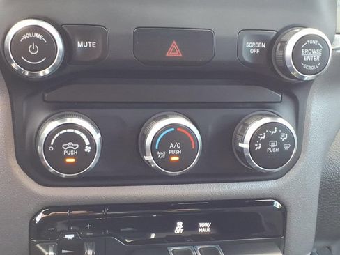 Used 2019 RAM 1500 Big Horn AWD/4WD image 23