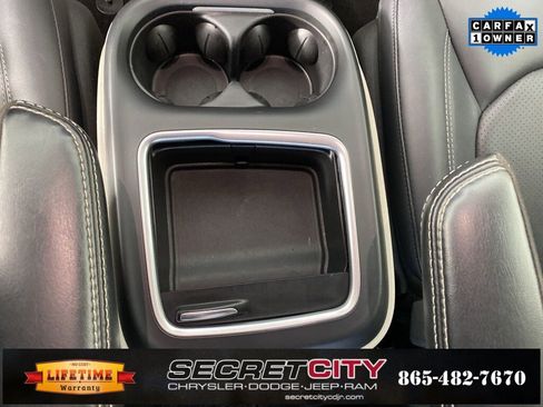 Used 2024 Chrysler Pacifica Touring-L image 25