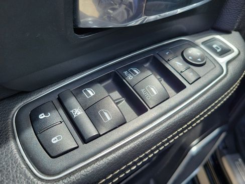 Used 2019 RAM 2500 Laramie w/ Black Appearance Package AWD/4WD image 19