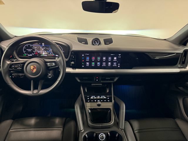 Certified 2025 Porsche Cayenne E-Hybrid w/ Premium Package Plus AWD/4WD image 17