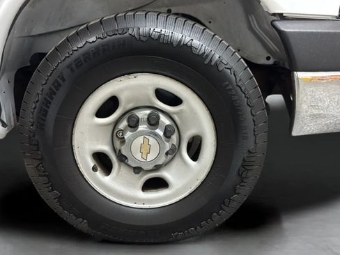 Used 2004 Chevrolet Express 3500 Extended Passenger w/ LS Preferred Equipment Group RWD image 26