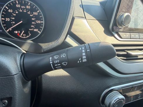 Used 2023 Nissan Altima 2.5 SV FWD image 14