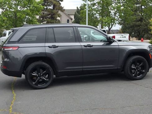 Used 2023 Jeep Grand Cherokee Altitude AWD/4WD image 9