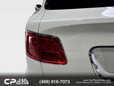 Used 2020 Bentley Bentayga AWD/4WD image 20