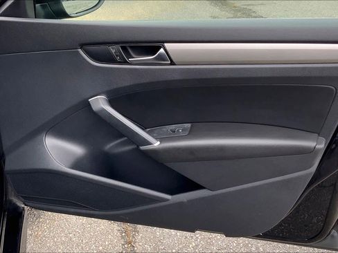 Used 2022 Volkswagen Passat 2.0T SE image 21