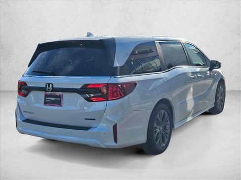New 2026 Honda Odyssey Touring image 5