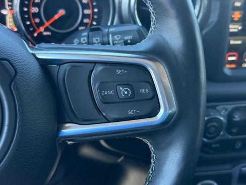 Used 2018 Jeep Wrangler Unlimited Sahara w/ Dual Top Group AWD/4WD image 16
