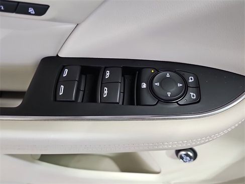 Used 2023 Buick Envision Essence image 28