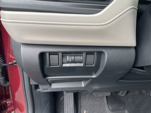 Certified 2025 Subaru Forester w/ Protection Package AWD/4WD image 17
