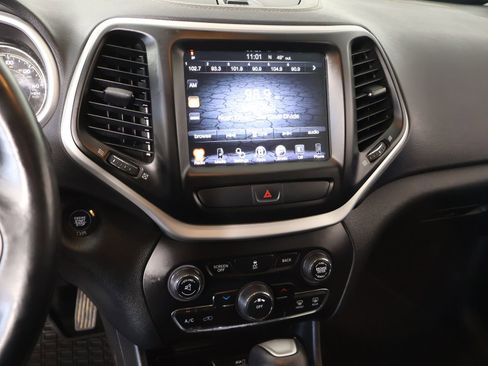 Used 2018 Jeep Cherokee Latitude Plus image 5