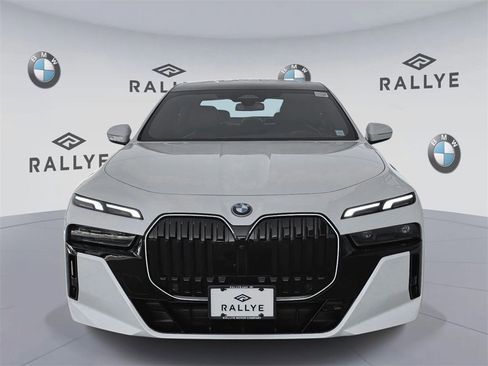 Certified 2025 BMW 750e xDrive w/ Premium Package image 2