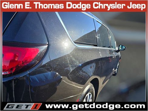 Used 2024 Chrysler Pacifica Select image 12