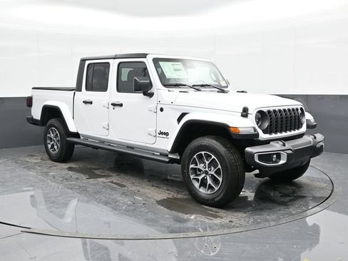 Used 2024 Jeep Gladiator Sport AWD/4WD image 22
