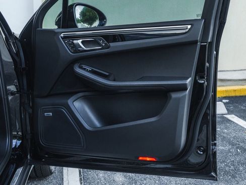 Used 2020 Porsche Macan image 35