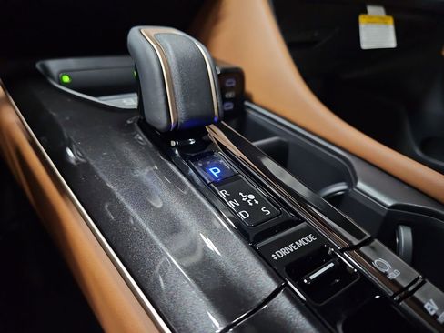 New 2025 Toyota Crown Signia image 21