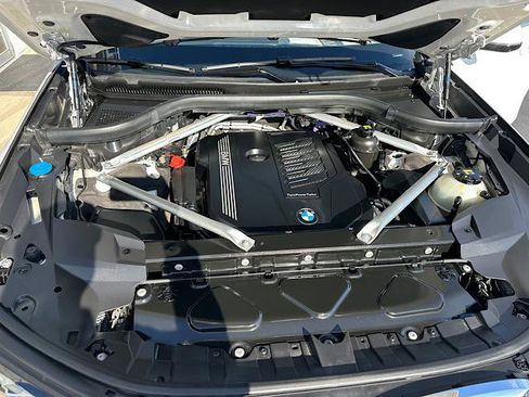 Certified 2022 BMW X7 xDrive40i w/ Executive Package image 15
