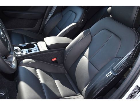 Certified 2025 Volvo XC40 B5 Plus w/ Protection Package Premier image 13