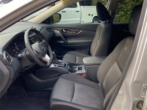 Used 2019 Nissan Rogue SV w/ Premium Package image 11