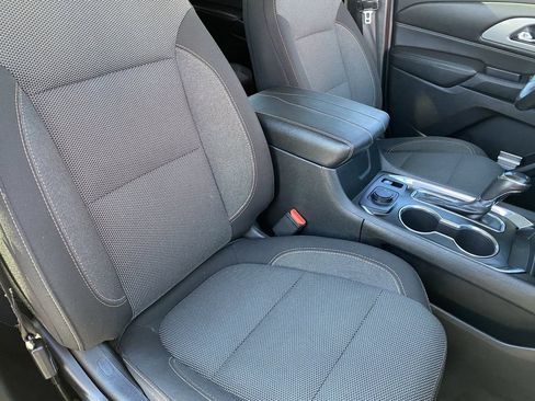 Used 2018 Chevrolet Traverse LT FWD image 15