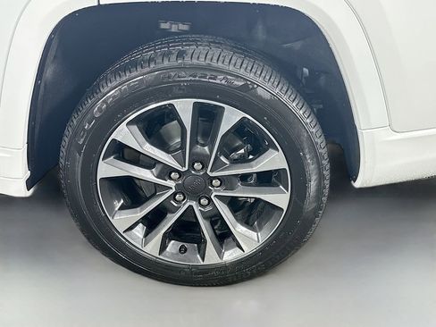 New 2025 Jeep Grand Cherokee L Overland w/ Luxury Tech Group IV image 17