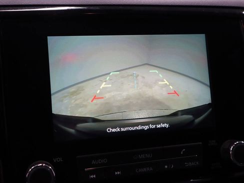 Used 2022 Nissan Frontier SV image 3