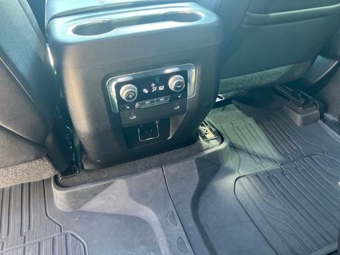 Used 2022 GMC Yukon SLT w/ SLT Premium Package AWD/4WD image 20