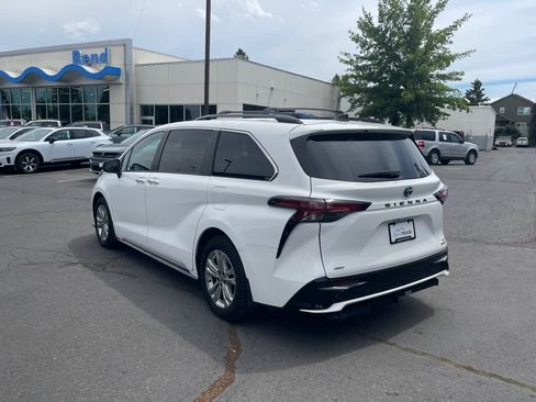 Used 2023 Toyota Sienna XSE w/ XSE Plus Package AWD/4WD image 3