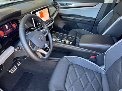 New 2025 Volkswagen Atlas Peak Edition SE image 7