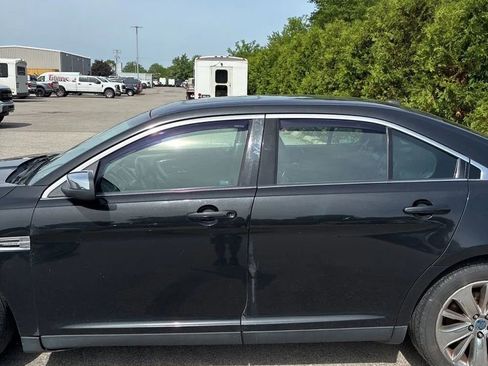 Used 2010 Ford Taurus Limited AWD/4WD image 4