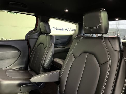 New 2026 Chrysler Pacifica Select image 28