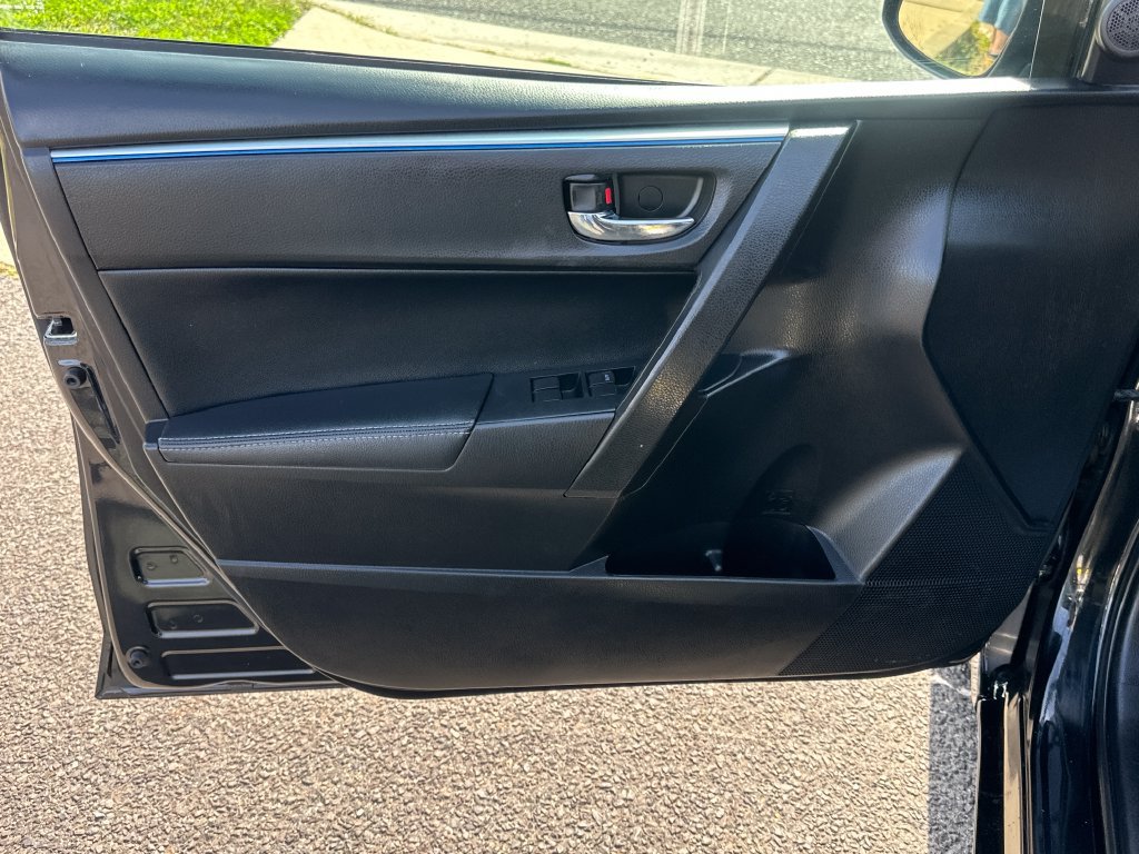 Used 2016 Toyota Corolla S FWD image 11