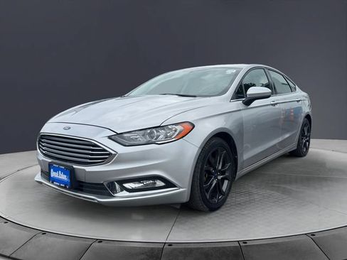 Used 2018 Ford Fusion SE w/ Equipment Group 201A FWD image 7