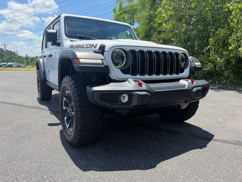 Used 2025 Jeep Wrangler Unlimited Rubicon AWD/4WD image 4