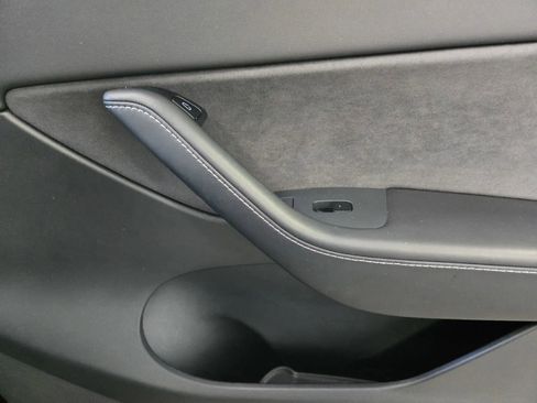 Used 2021 Tesla Model Y 2WD image 6