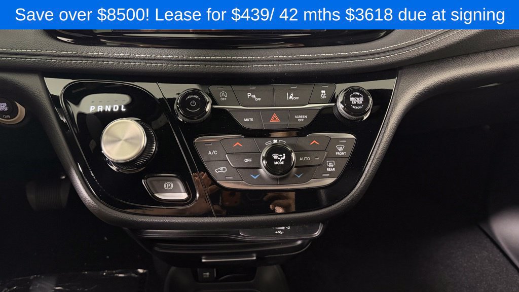 New 2027 Chrysler Pacifica Select FWD image 23