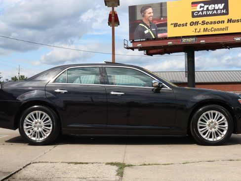 Used 2011 Chrysler 300 C AWD/4WD image 8