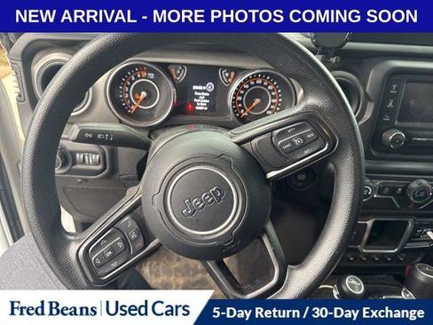 Used 2021 Jeep Gladiator Sport image 4