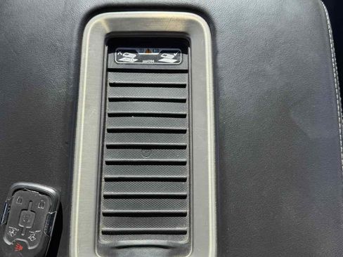 Used 2018 GMC Yukon Denali image 16