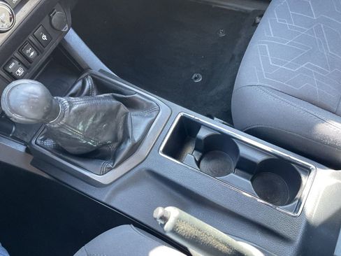 Used 2018 Toyota Tacoma TRD Sport image 21