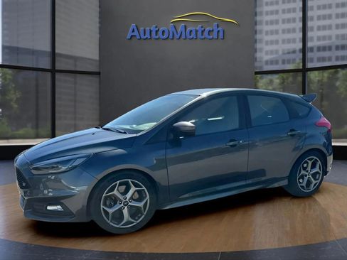 Used 2017 Ford Focus ST FWD image 6
