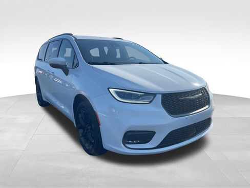 Used 2023 Chrysler Pacifica Touring-L w/ S Appearance Package AWD/4WD image 7