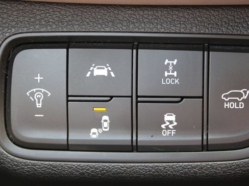 Used 2020 Hyundai Santa Fe Limited AWD/4WD image 18