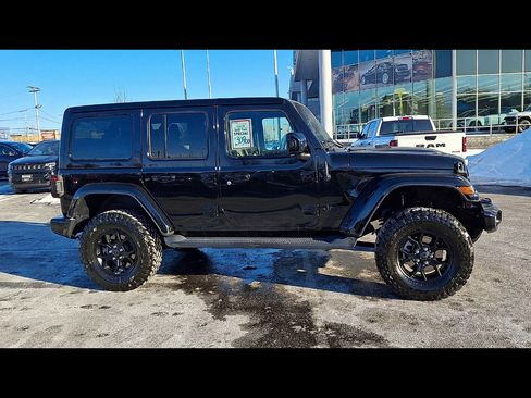 Used 2021 Jeep Wrangler Unlimited Sahara image 6